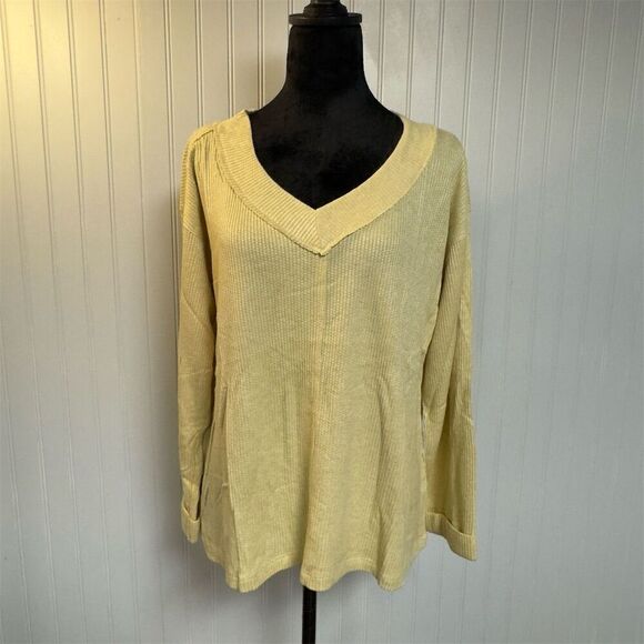 NWT Lush Women's V-Neck Long Sleeve Cream Oversized Shirt Layering Size M Casual - Picture 1 of 8